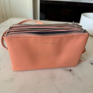 Matt & Nat Crossbody with so many pockets!